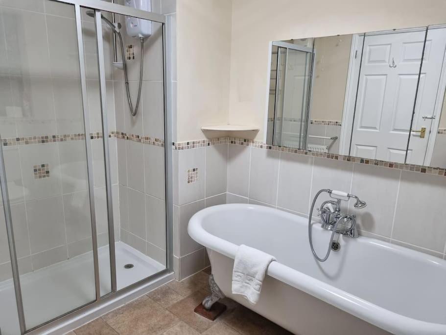 Spacious Detached Home With Beautiful Seaviews, Sleeps 6 Trimingham Exteriér fotografie